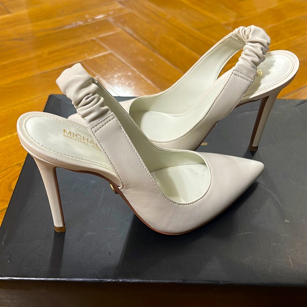 Mk  heel in white size 5 worn one time